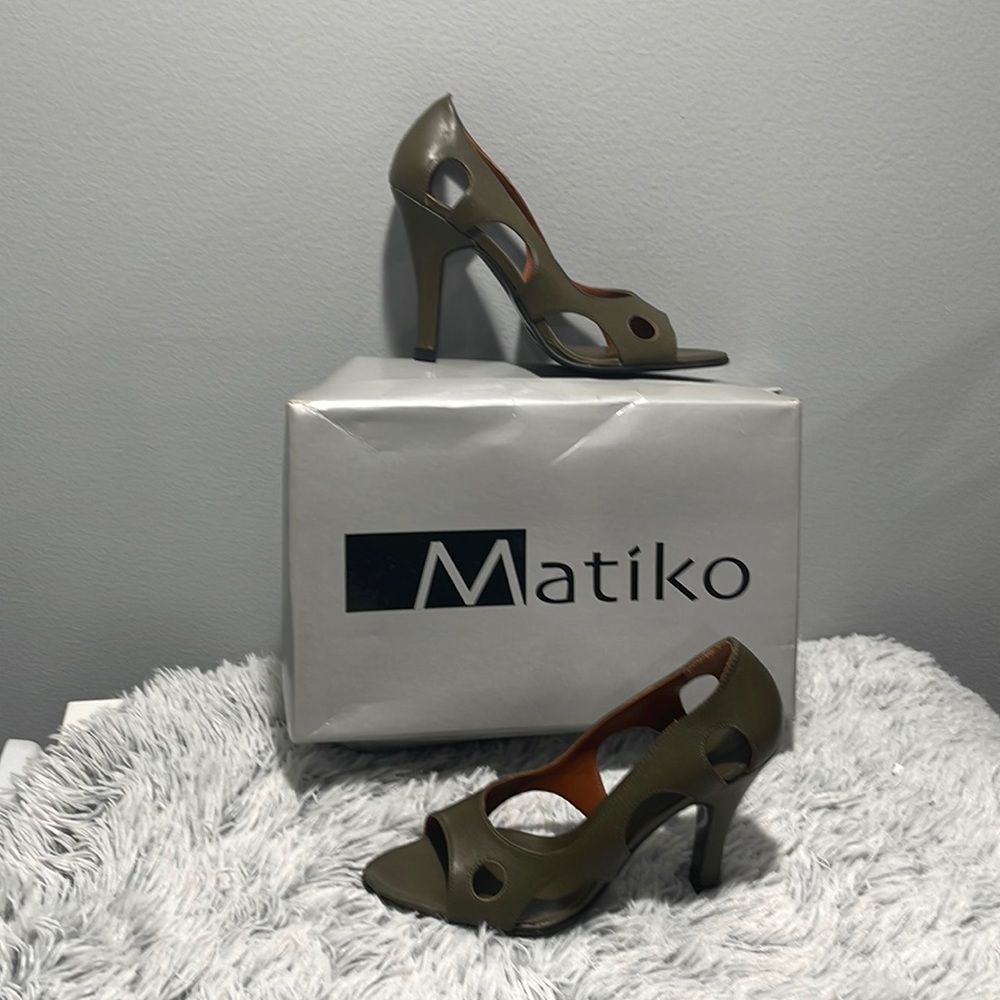 COPY - Matiko green shoes size 6 New